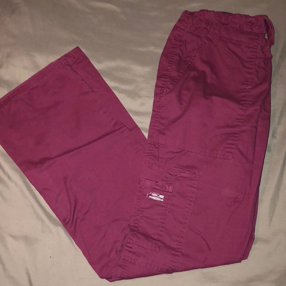 Scrub Set 👩🏼‍⚕️ - Picture 2 of 7